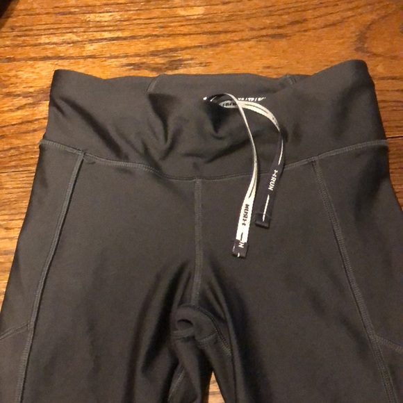 Under Armour compression running leggings - Picture 3 of 8